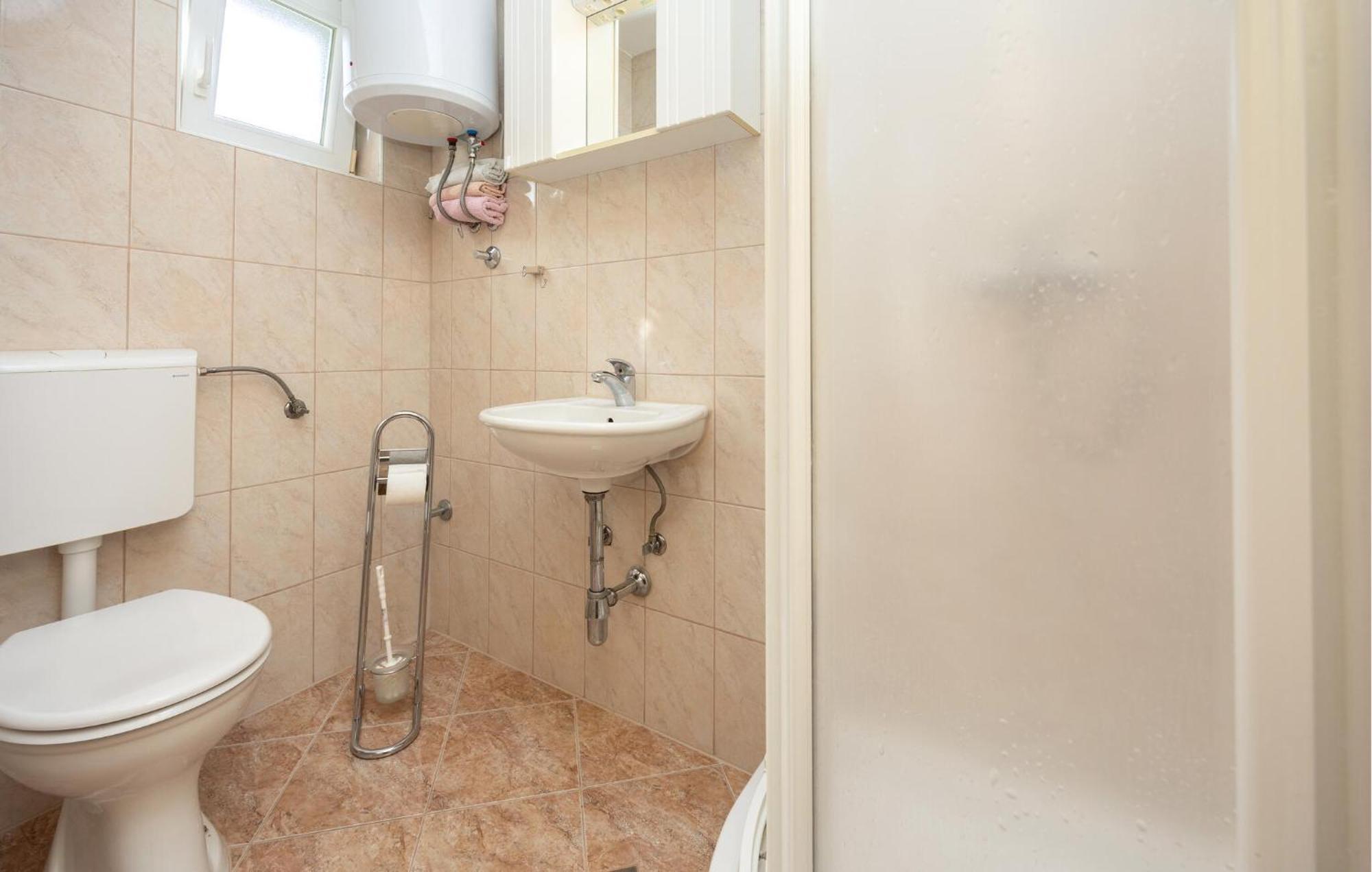 1 Bedroom Awesome Apartment In Lokva Rogoznica Esterno foto