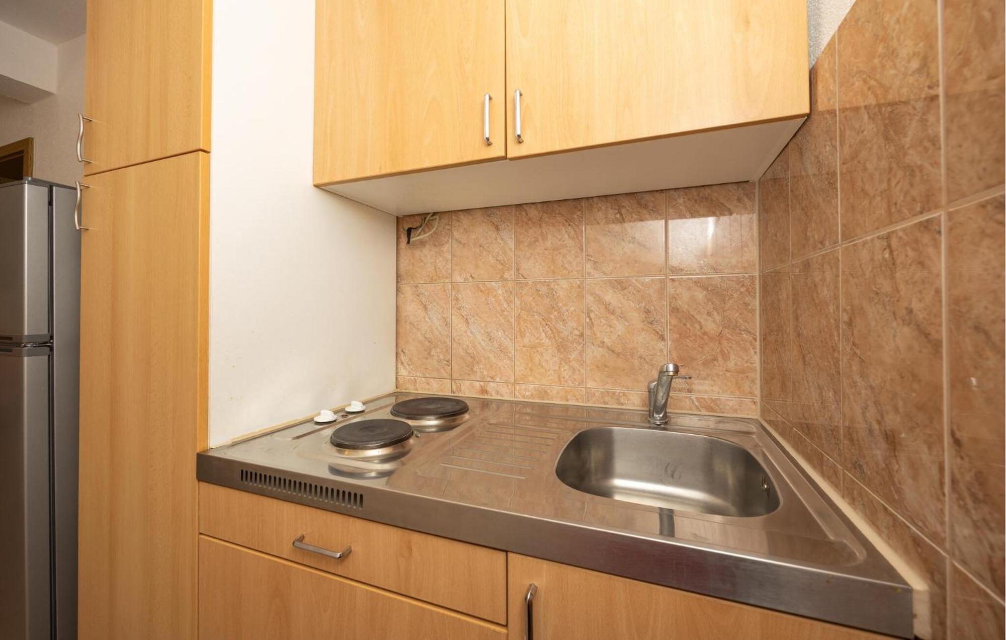 1 Bedroom Awesome Apartment In Lokva Rogoznica Esterno foto