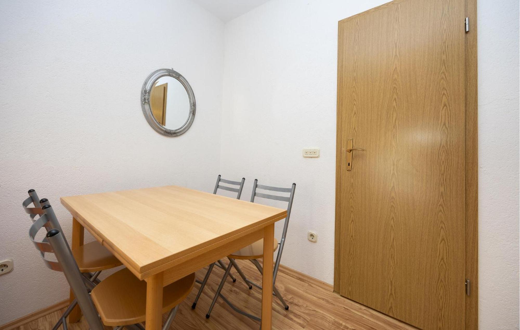 1 Bedroom Awesome Apartment In Lokva Rogoznica Esterno foto